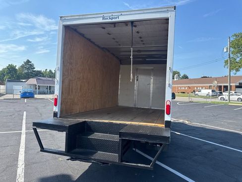 Used 2017 Chevrolet Express 3500 RWD image 17