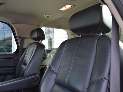 Used 2009 GMC Yukon SLT image 16