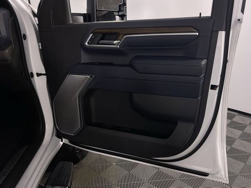 Used 2025 Chevrolet Silverado 2500 High Country w/ High Country Premium Package image 37