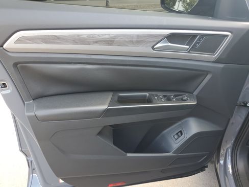 Used 2020 Volkswagen Atlas Cross Sport SE FWD image 8