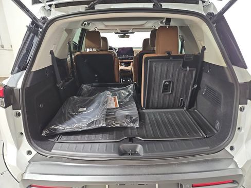 New 2026 Nissan Pathfinder Platinum image 23