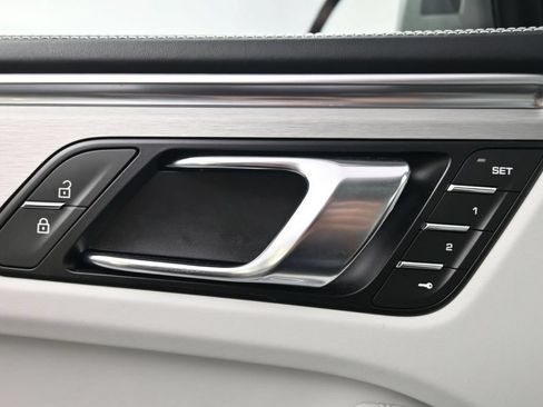 Certified 2023 Porsche Macan Turbo AWD/4WD image 18
