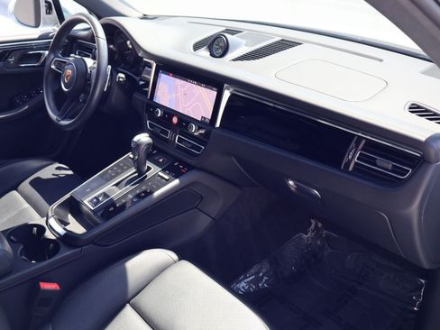 Certified 2026 Porsche Macan AWD/4WD image 25