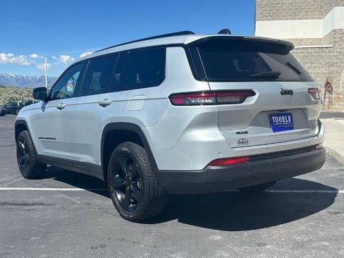 Used 2023 Jeep Grand Cherokee L Laredo AWD/4WD image 4