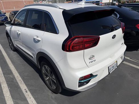 Used 2020 Kia Niro EX Premium w/ Cold Weather Package FWD image 7