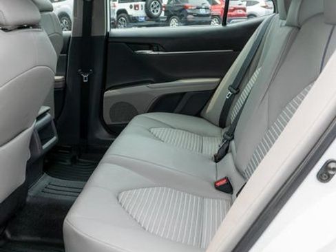 Used 2023 Toyota Camry SE FWD image 11
