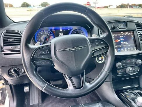 Used 2018 Chrysler 300 S image 17