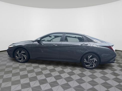 Certified 2025 Hyundai Elantra SEL FWD image 4