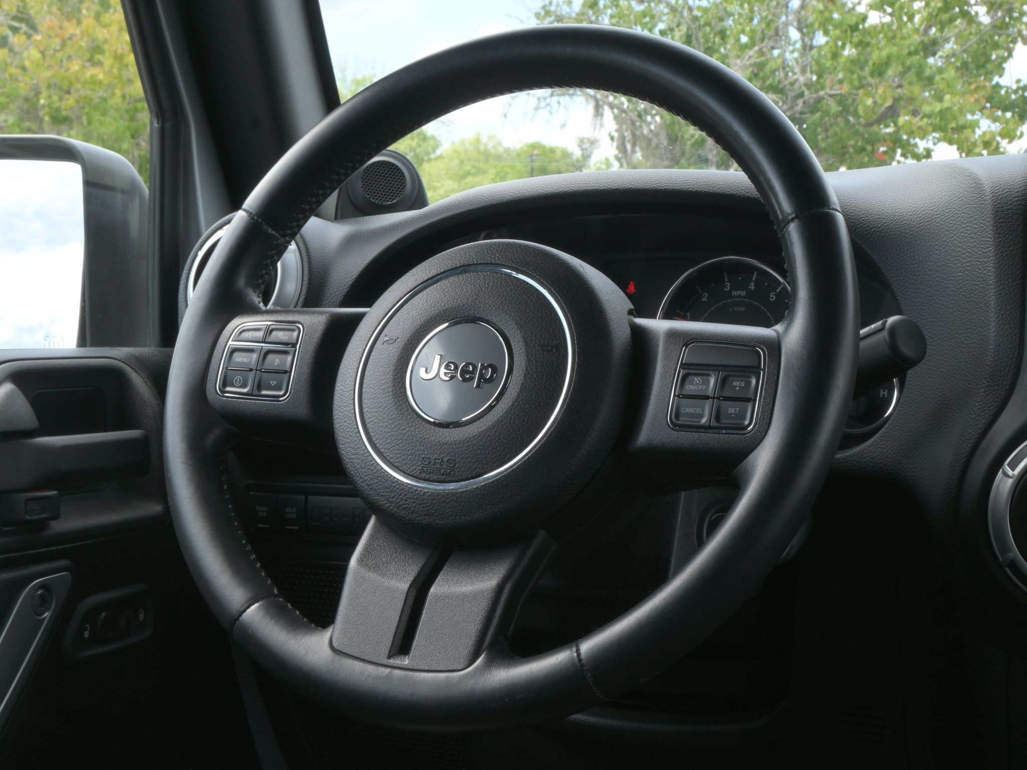 Used 2013 Jeep Wrangler Unlimited Rubicon w/ Connectivity Group AWD/4WD image 18