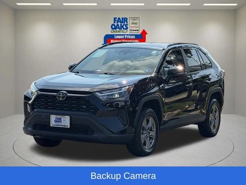 Used 2025 Toyota RAV4 XLE AWD/4WD image 3