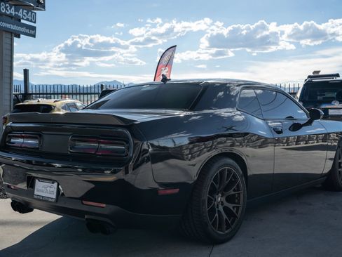 Used 2017 Dodge Challenger R/T Scat Pack w/ Leather Interior Group RWD image 10