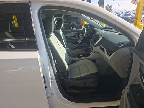 Used 2022 GMC Terrain SLT w/ Infotainment Package II FWD image 10