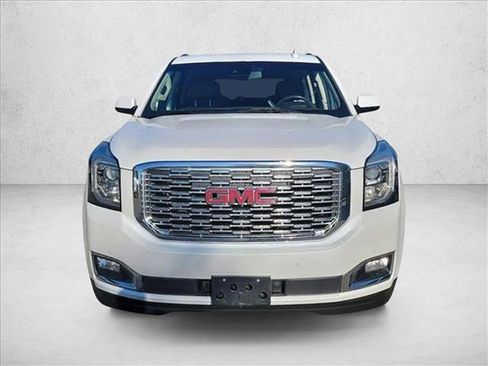 Used 2018 GMC Yukon Denali image 2