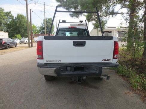 Used 2014 GMC Sierra 2500 W/T AWD/4WD image 4