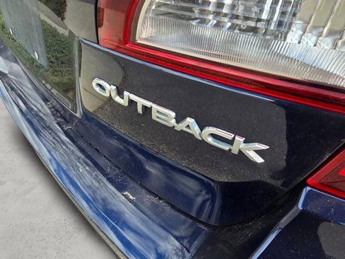 Used 2018 Subaru Outback 2.5i Premium image 21