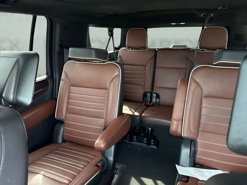 Used 2023 GMC Yukon XL Denali Ultimate AWD/4WD image 12