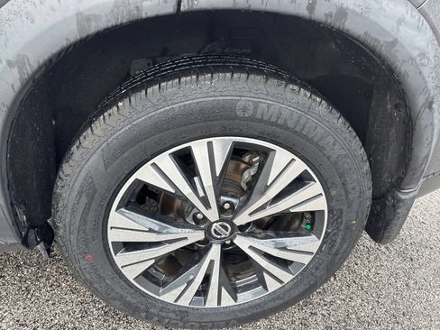 Certified 2021 Nissan Rogue SV w/ Premium Package FWD image 15