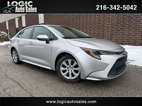 Used 2021 Toyota Corolla LE image 1
