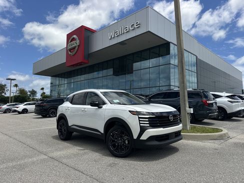 New 2026 Nissan Kicks SR FWD image 1