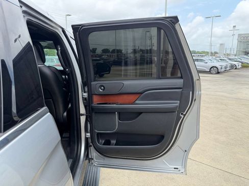 Used 2020 Lincoln Navigator L Reserve RWD image 27