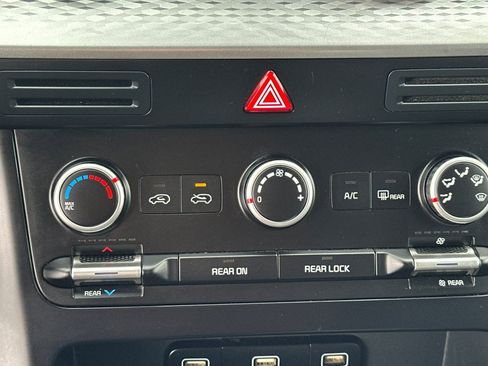 Certified 2023 Kia Carnival LX image 23