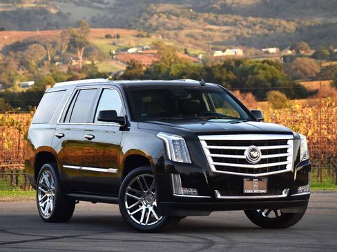 Used 2015 Cadillac Escalade Premium image 2