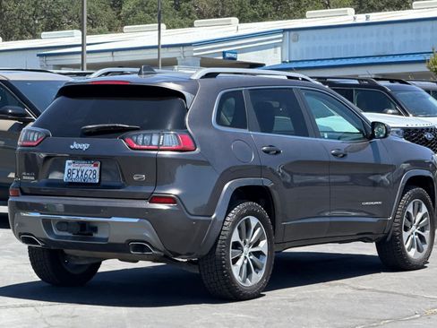 Used 2019 Jeep Cherokee Overland w/ Technology Group AWD/4WD image 4