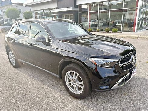 Used 2023 Mercedes-Benz GLC 300 4MATIC image 2