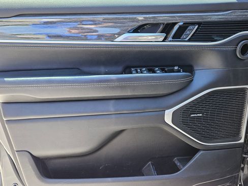 Used 2022 Jeep Wagoneer Series II RWD image 18
