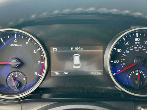Used 2024 Kia Carnival EX FWD image 25