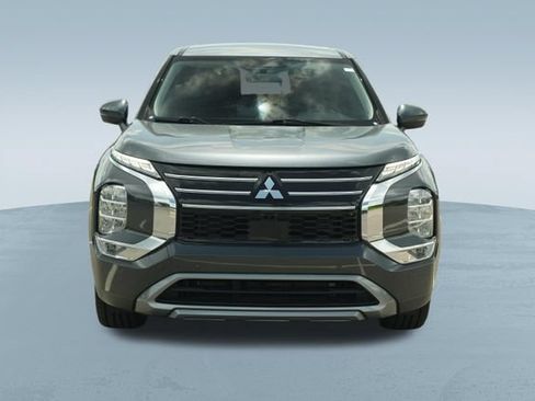 Used 2025 Mitsubishi Outlander SE FWD image 2