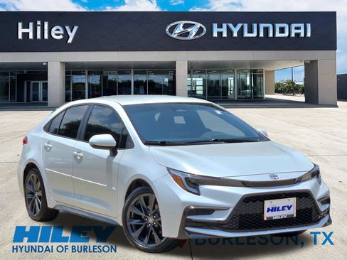 Used 2026 Toyota Corolla SE FWD image 2