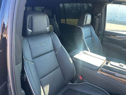 Used 2023 Cadillac Escalade ESV Premium Luxury image 58