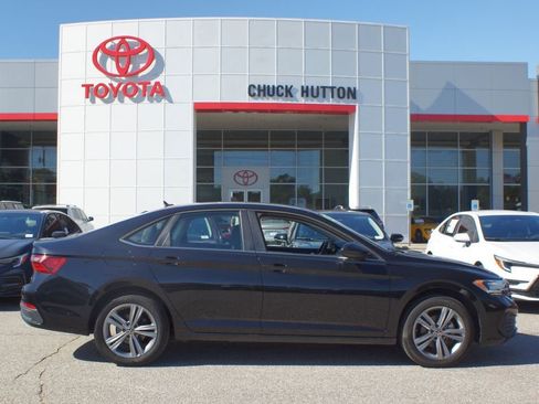 Used 2024 Volkswagen Jetta SE image 1