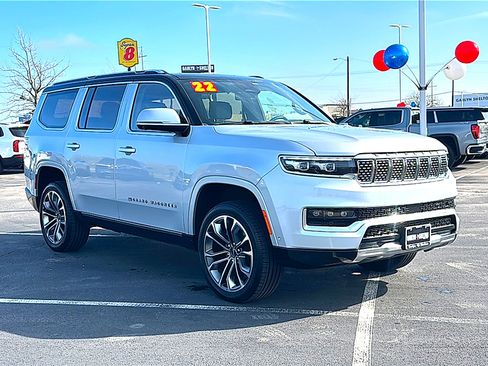 Used 2022 Jeep Grand Wagoneer Series III w/ Rear Seat Video Group 1 image 10