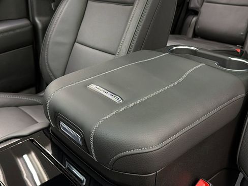 Used 2026 GMC Yukon Denali w/ Sun & Power Step Package AWD/4WD image 35