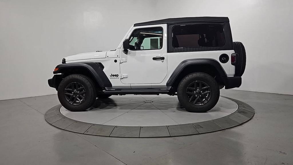 Used 2025 Jeep Wrangler Sport AWD/4WD image 2