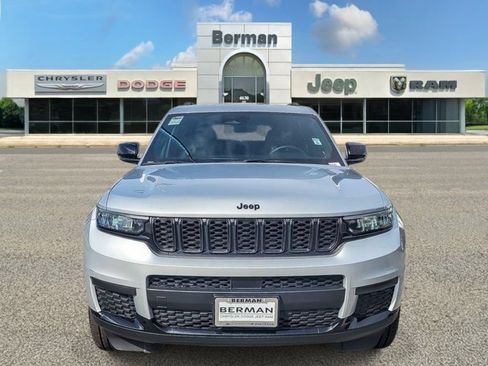 Used 2023 Jeep Grand Cherokee L Laredo AWD/4WD image 8