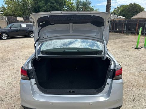 Used 2025 Nissan Versa SV FWD image 29