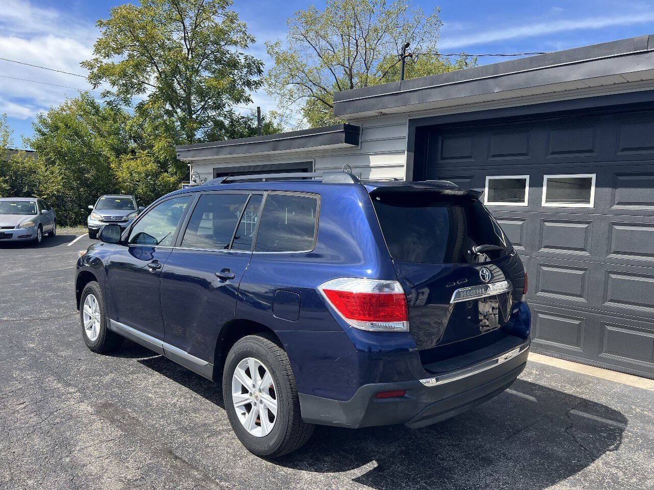 Used 2012 Toyota Highlander SE w/ Tow Pkg AWD/4WD image 4
