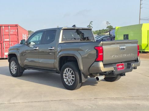 Used 2024 Toyota Tacoma Limited AWD/4WD image 4