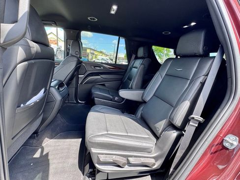 Used 2022 Cadillac Escalade Luxury AWD/4WD image 15