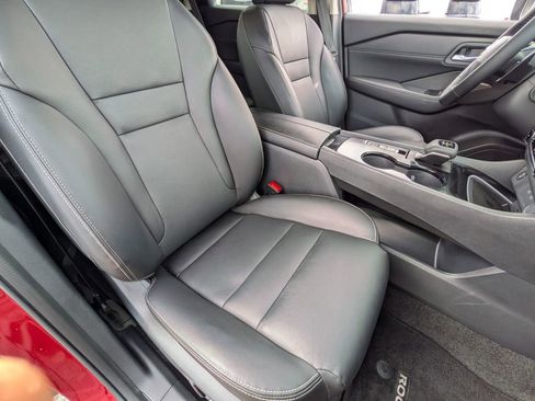 Used 2025 Nissan Rogue SL image 34