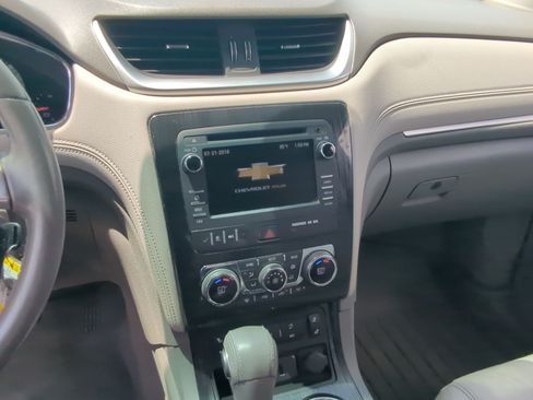 Used 2017 Chevrolet Traverse LT FWD image 18