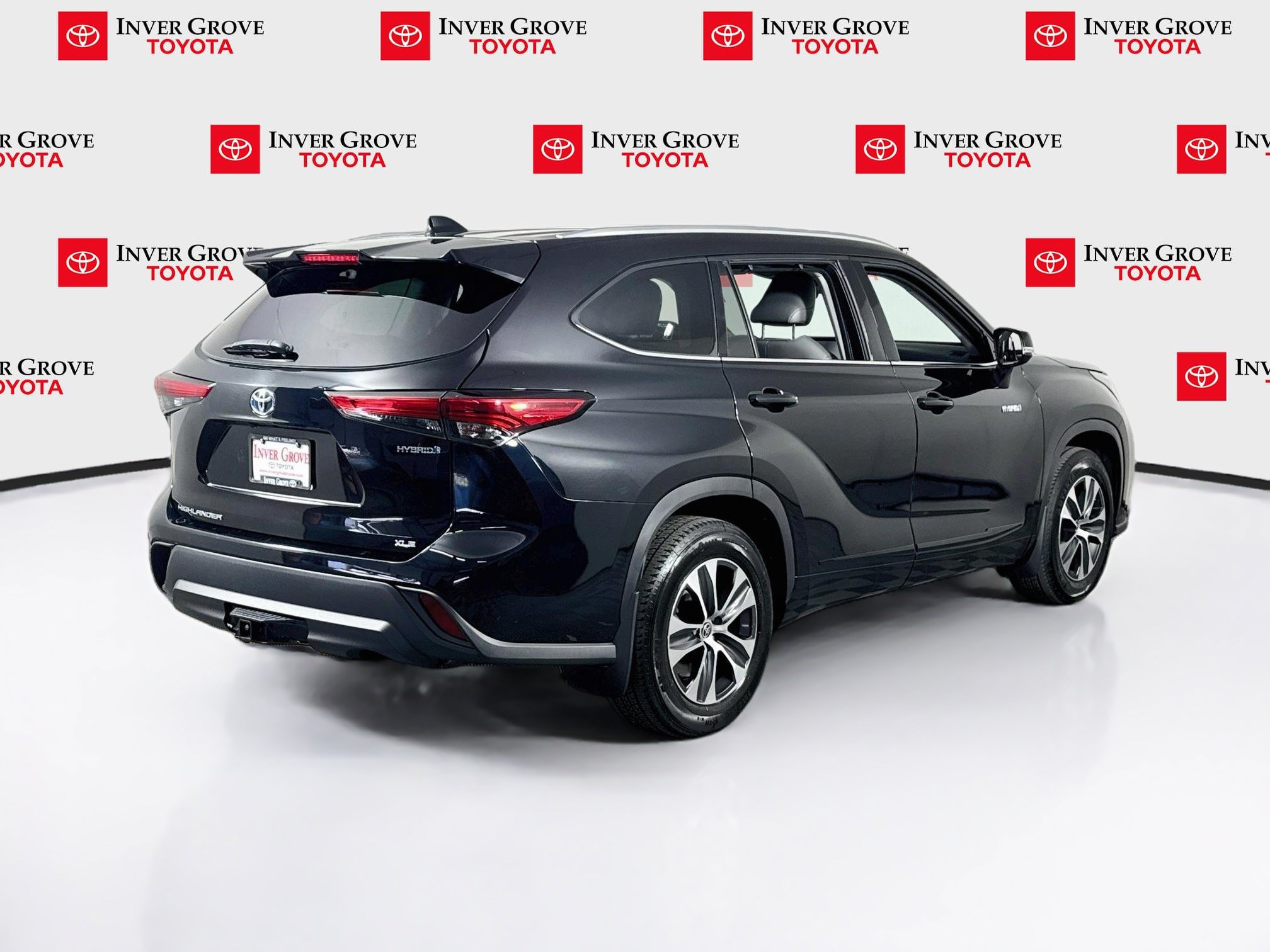 Used 2020 Toyota Highlander XLE AWD/4WD image 5