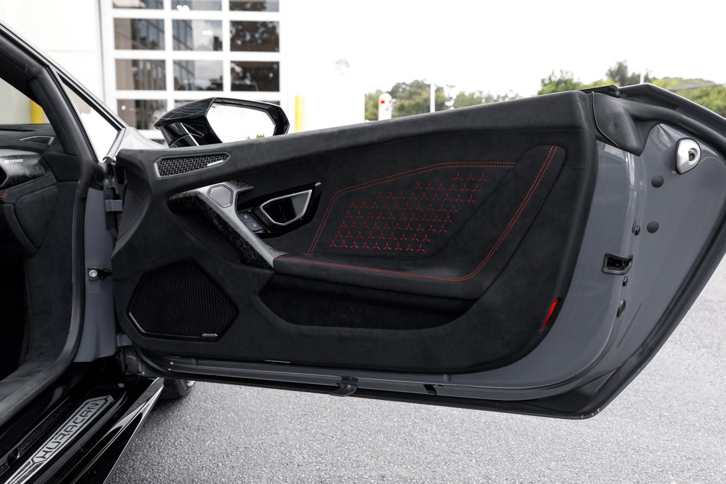 Used 2018 Lamborghini Huracan Performante AWD/4WD image 36