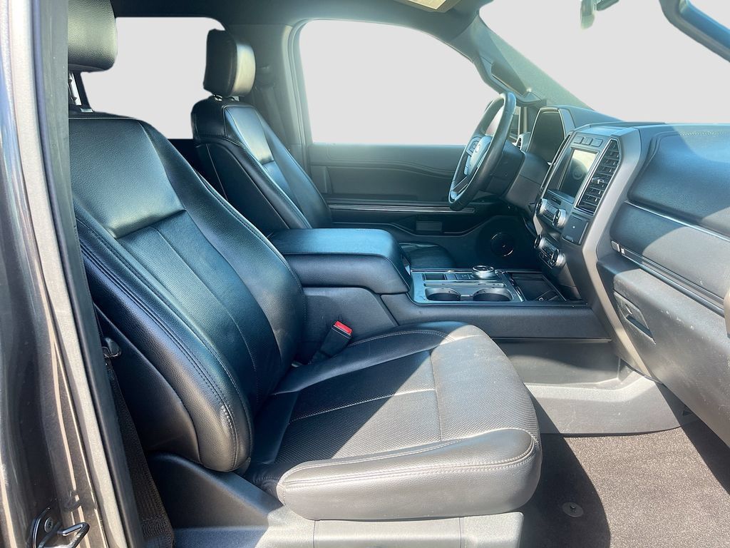 Used 2019 Ford Expedition Max XLT w/ Equipment Group 202A RWD image 31