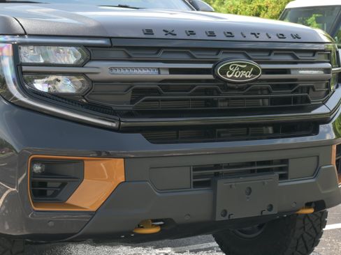 Used 2025 Ford Expedition Tremor AWD/4WD image 41