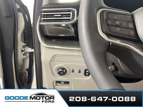 Used 2022 Jeep Wagoneer Series II AWD/4WD image 13