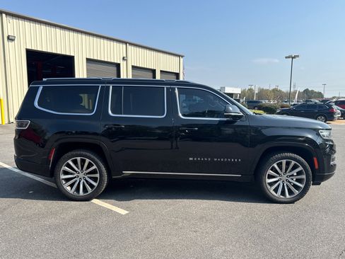 Used 2023 Jeep Grand Wagoneer Series II image 4